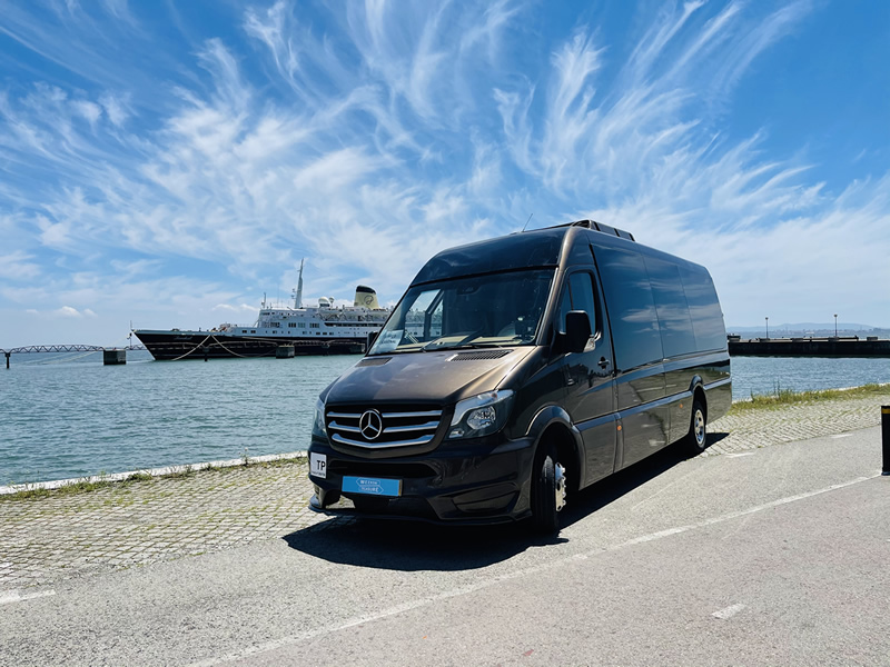 Mercedes Sprinter Minibus 19 — 4
