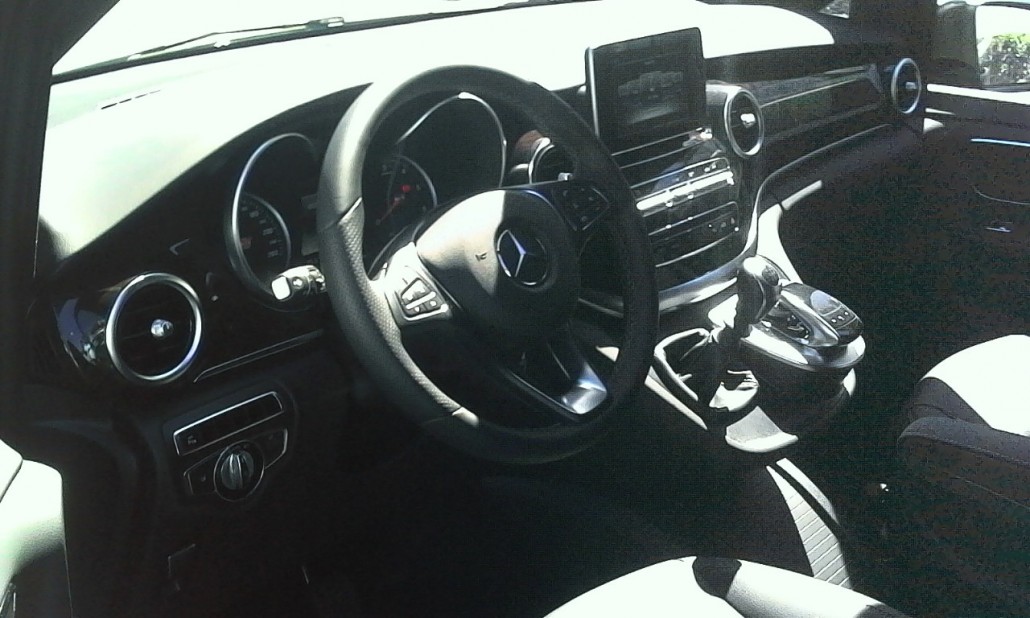 Mercedes V 220 — 3